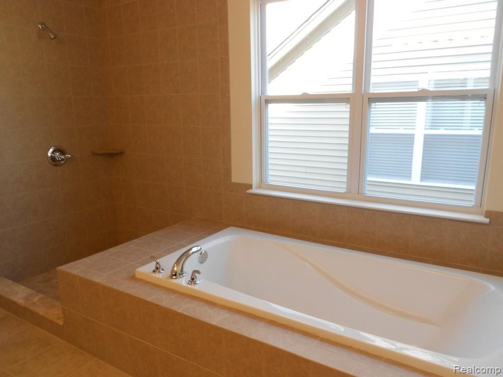 27396 Victoria Road Novi, MI 48374 - Photo 16 of 23 Master Tub and Shower