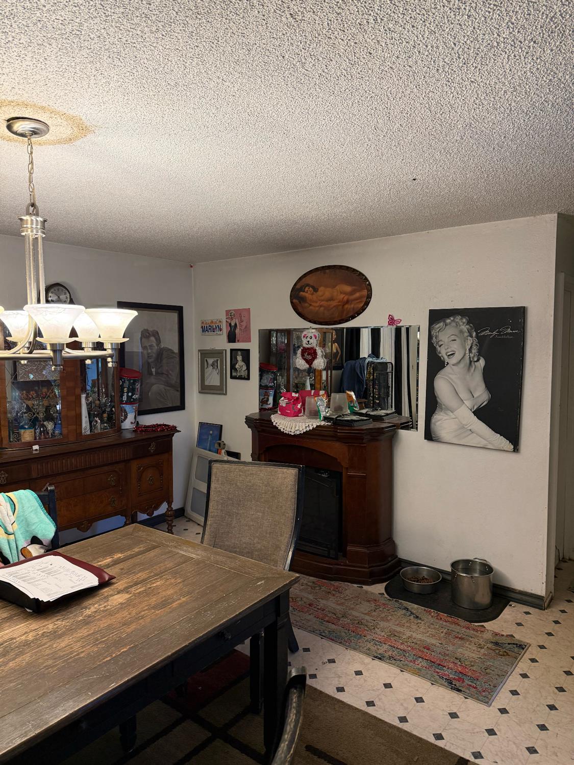 7205 Chesney Way Rio Linda, CA 95673 - Photo 8 of 37 a kitchen with a table and chairs in it