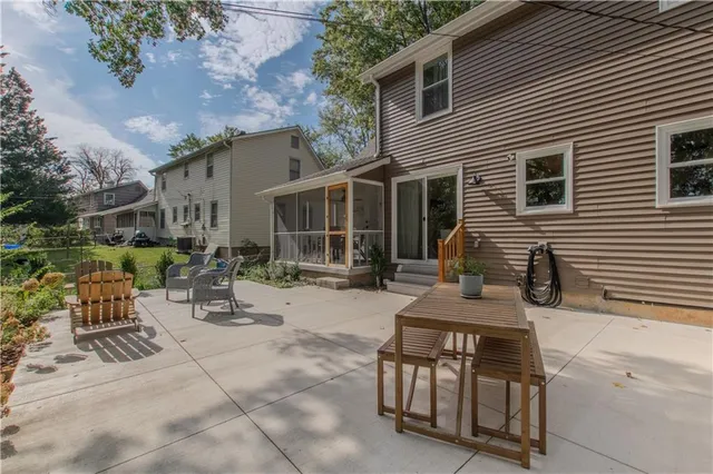 $325,000 | 13517 Lowell Avenue, Grandview, MO 64030