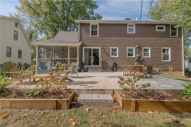 $325,000 | 13517 Lowell Avenue, Grandview, MO 64030