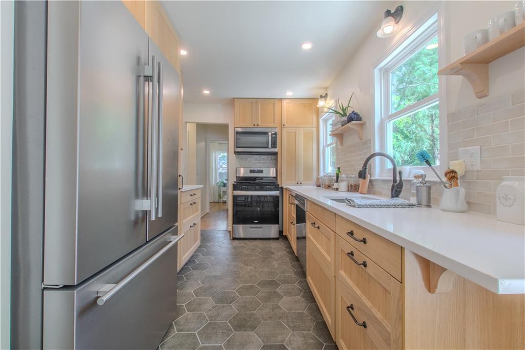 13517 Lowell Avenue Grandview, MO 64030 - Photo 3 of 52