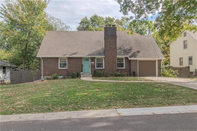 $325,000 | 13517 Lowell Avenue, Grandview, MO 64030