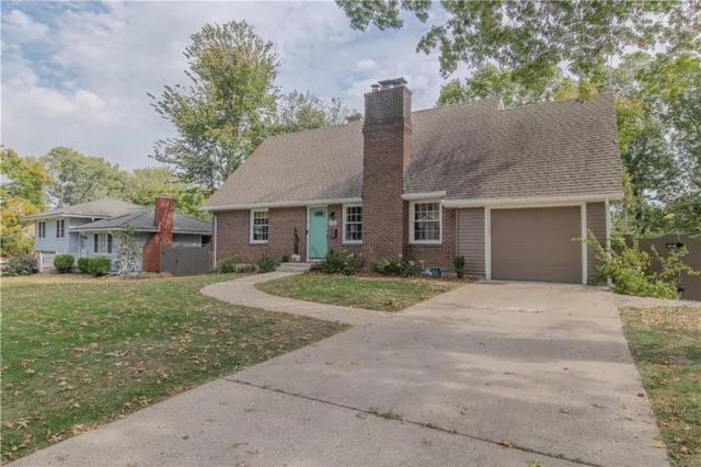 $325,000 | 13517 Lowell Avenue, Grandview, MO 64030