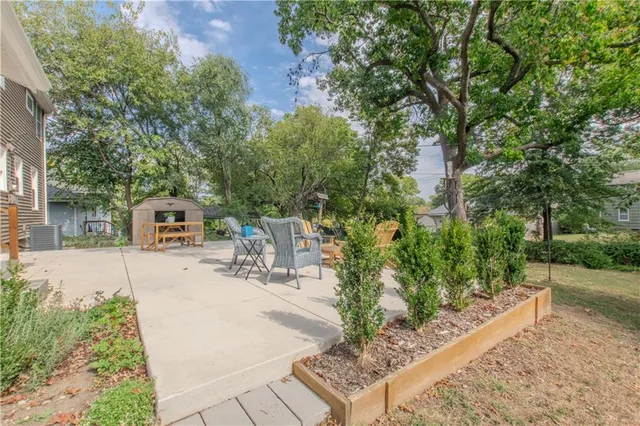 $325,000 | 13517 Lowell Avenue, Grandview, MO 64030