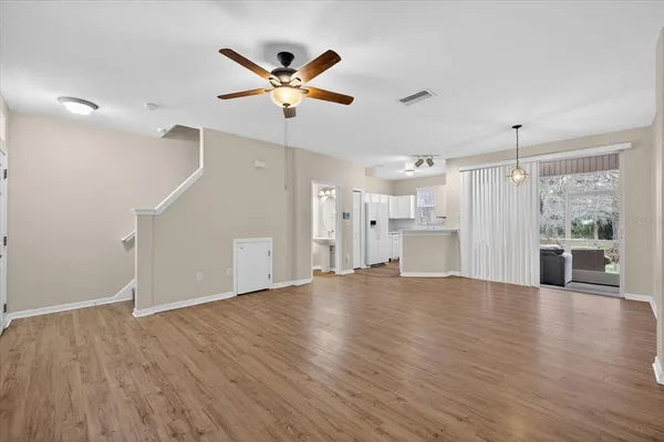 $1,700 | 11047 Black Swan Court, Seffner, FL 33584