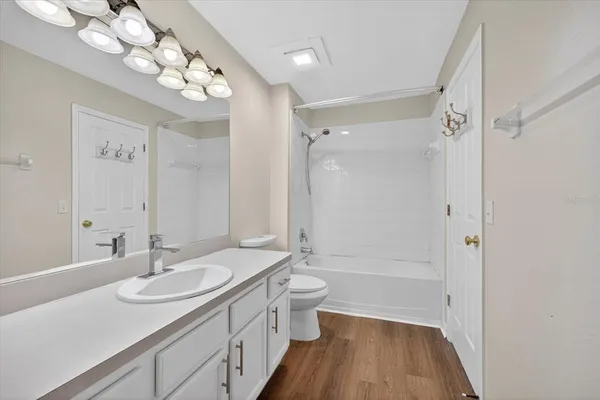 $1,700 | 11047 Black Swan Court, Seffner, FL 33584