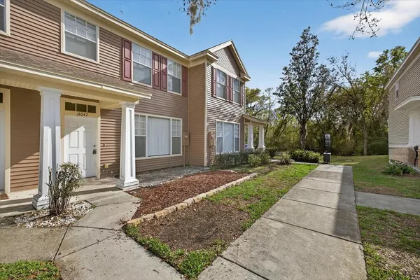 $1,700 | 11047 Black Swan Court, Seffner, FL 33584