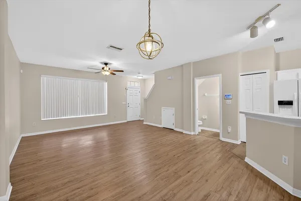 $1,700 | 11047 Black Swan Court, Seffner, FL 33584