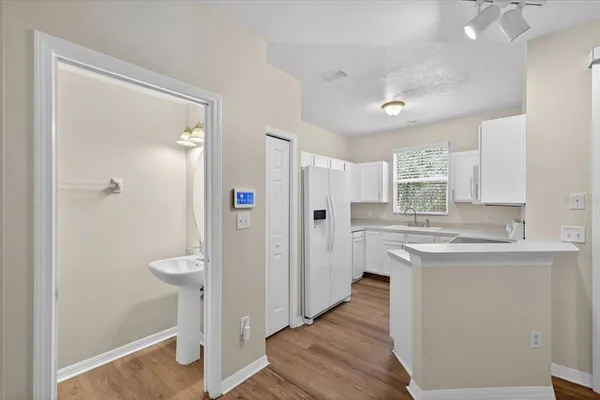 $1,700 | 11047 Black Swan Court, Seffner, FL 33584