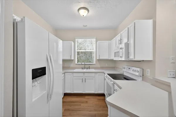 $1,700 | 11047 Black Swan Court, Seffner, FL 33584