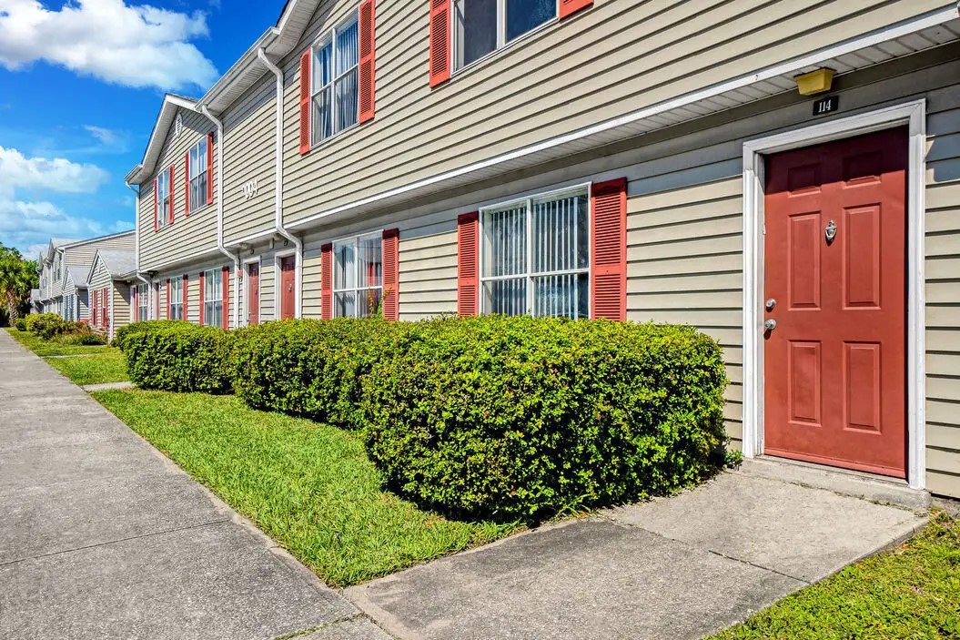 3001 Fountainhead Circle Melbourne, FL 32934 - Photo 3 of 16