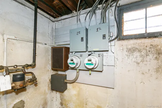 a view of utility room