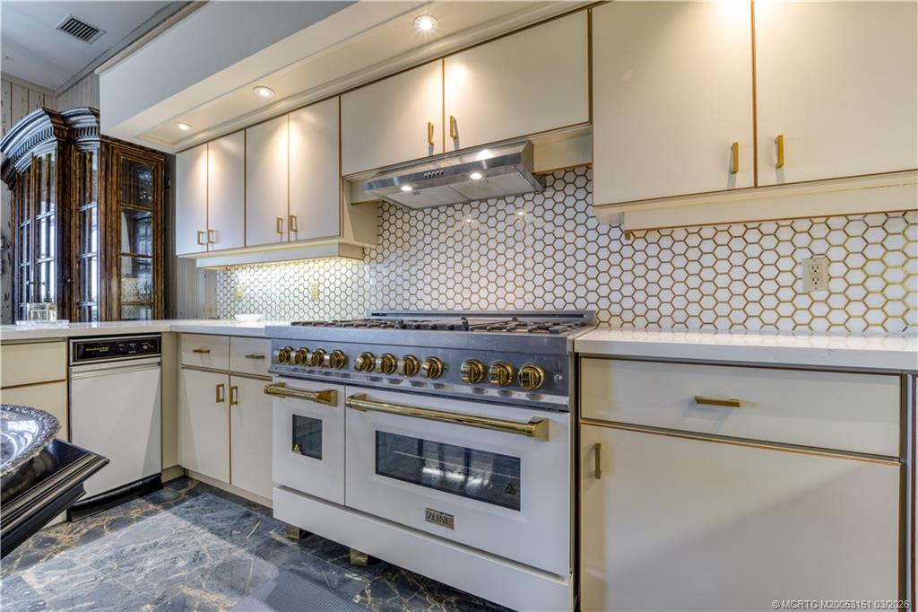 6460 Southeast Winged Foot Drive Stuart, FL 34997 - Photo 15 of 37 Gas range