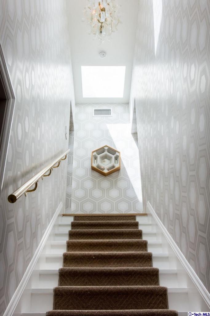 1665 Braeburn Road Altadena, CA 91001 - Photo 14 of 28 a view of entryway