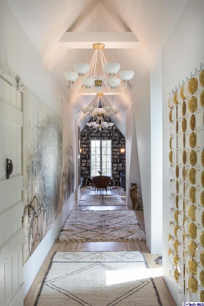 1665 Braeburn Road Altadena, CA 91001 - Photo 20 of 28 a lobby with a chandelier and a rug