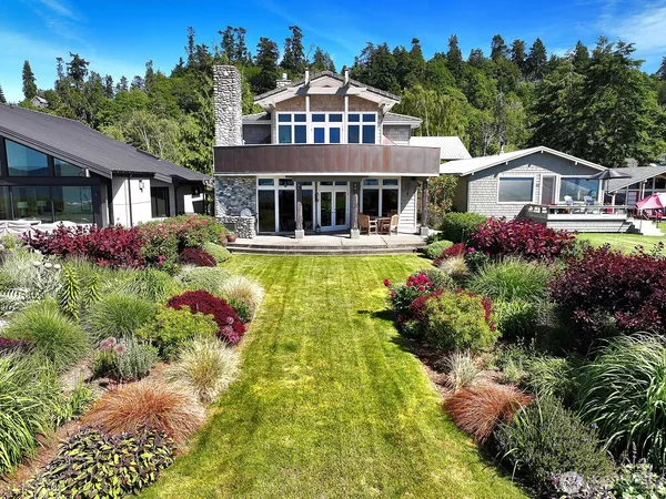 $3,950,000 | 7532 Maxwelton Beach Lane, Clinton, WA 98236