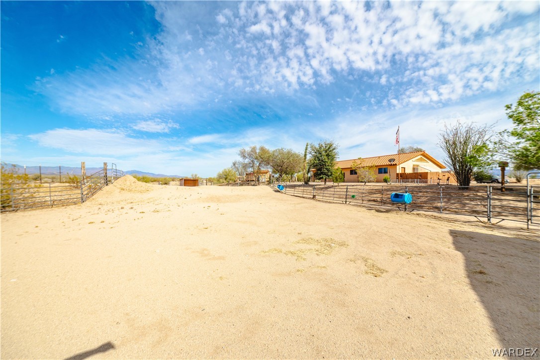 16722 Lawton Road Yucca, AZ 86438 - Photo 38 of 76 Yard