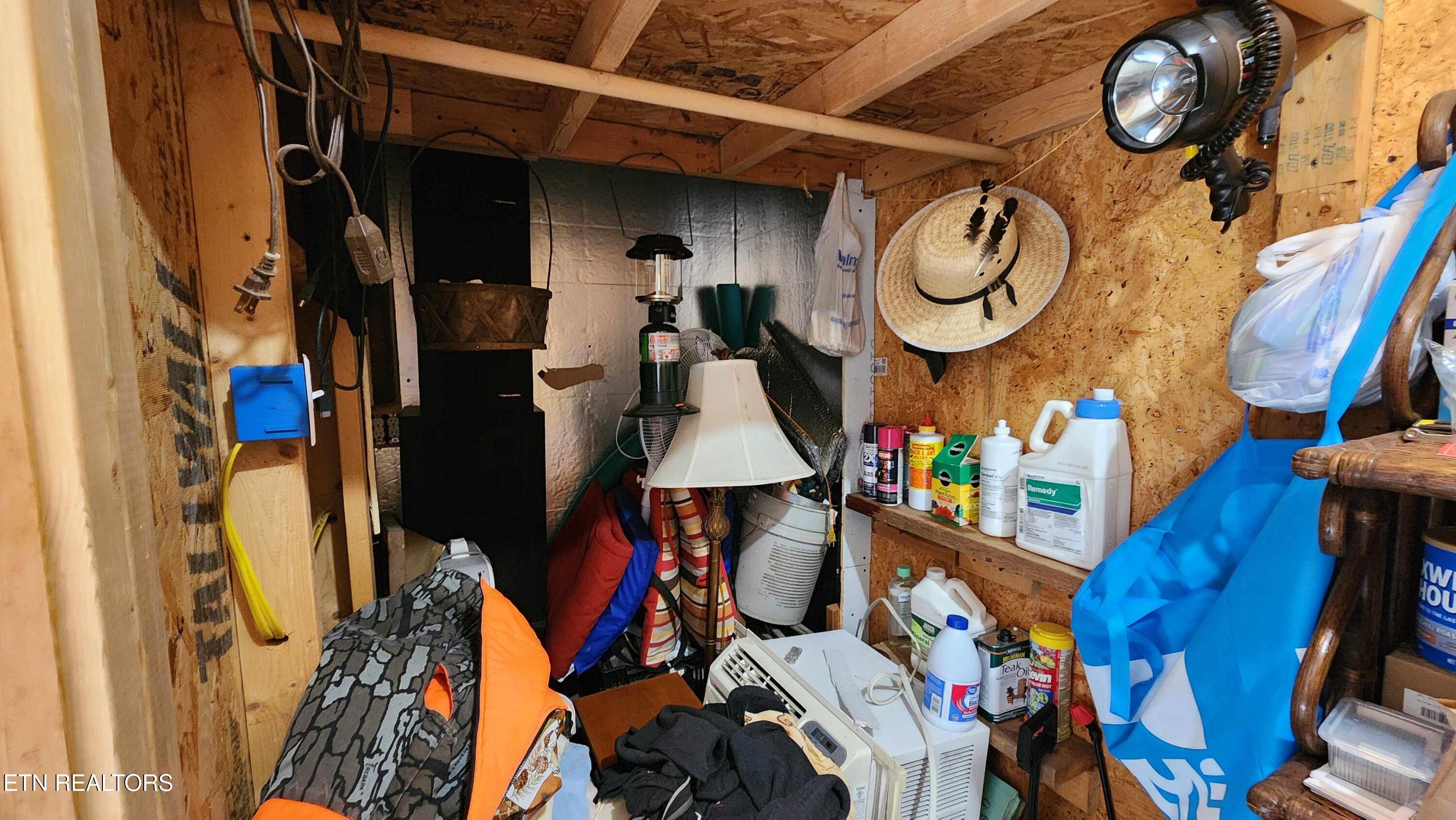 276 Schelley Road Gainesboro, TN 38562 - Photo 11 of 55 276 Schellley Road Gainsboro -- Bedroom