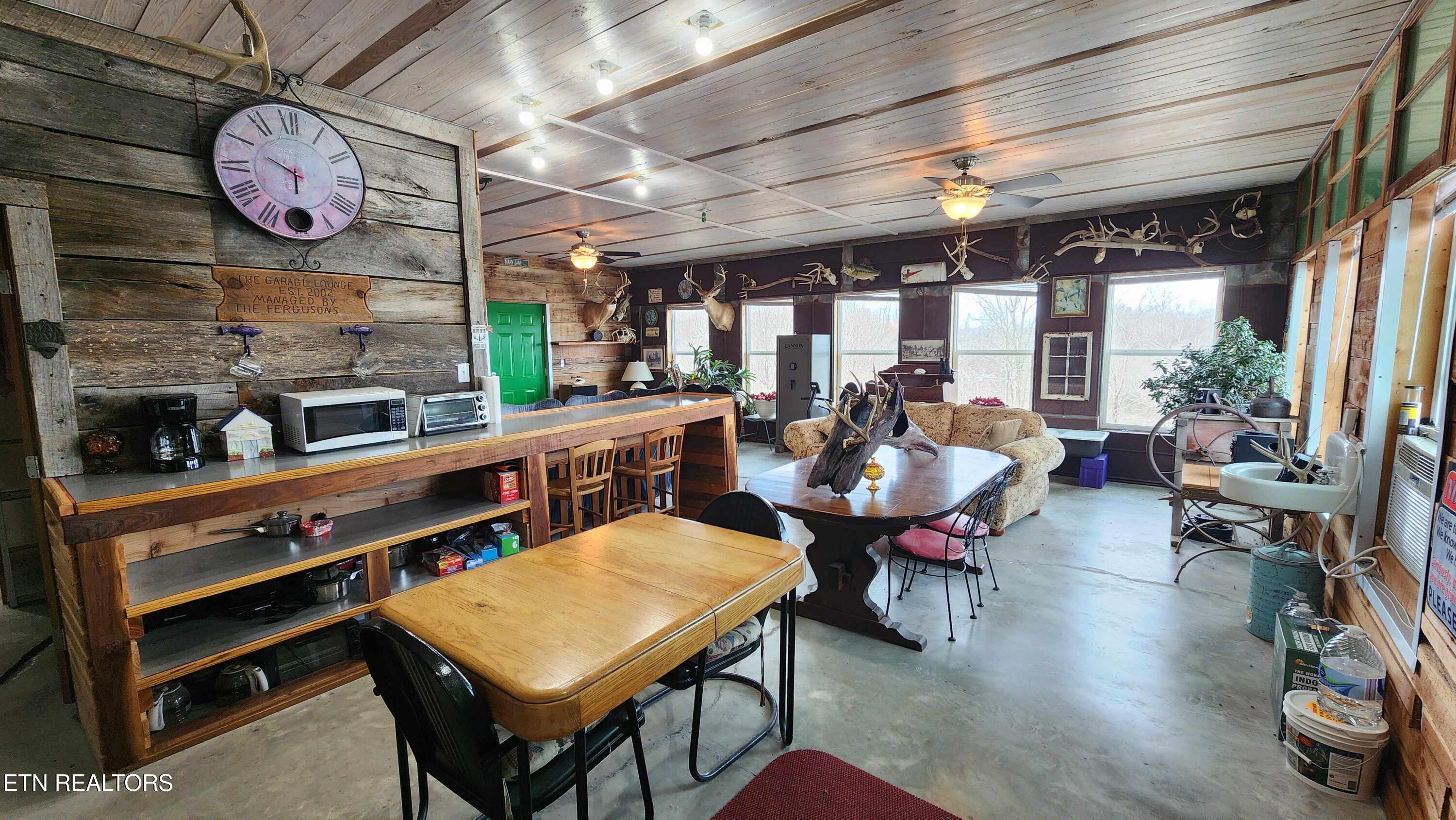 276 Schelley Road Gainesboro, TN 38562 - Photo 16 of 55 276 Schellley Road Gainsboro -- Dinning