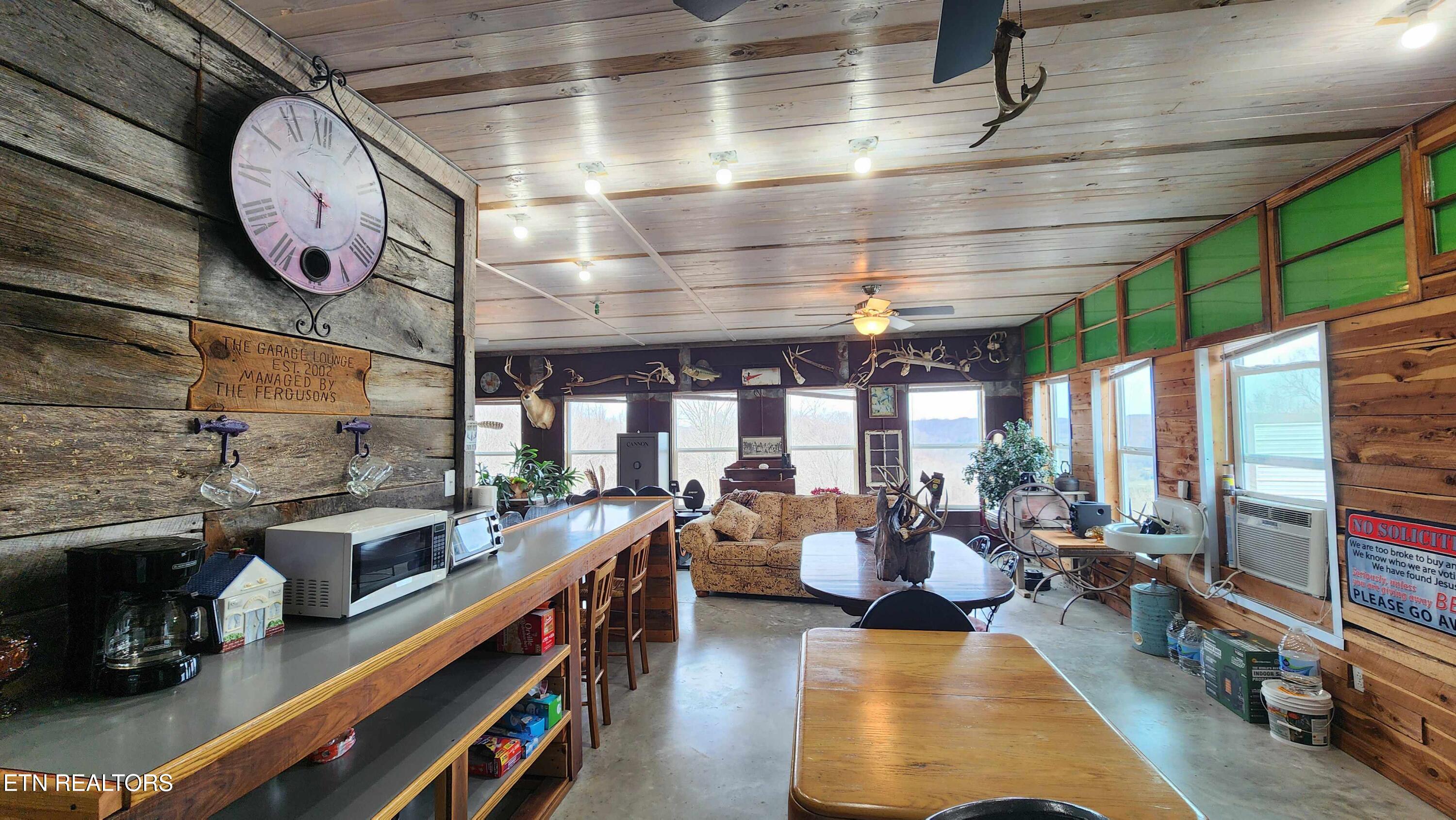 276 Schelley Road Gainesboro, TN 38562 - Photo 17 of 55 276 Schellley Road Gainsboro -- Dinning