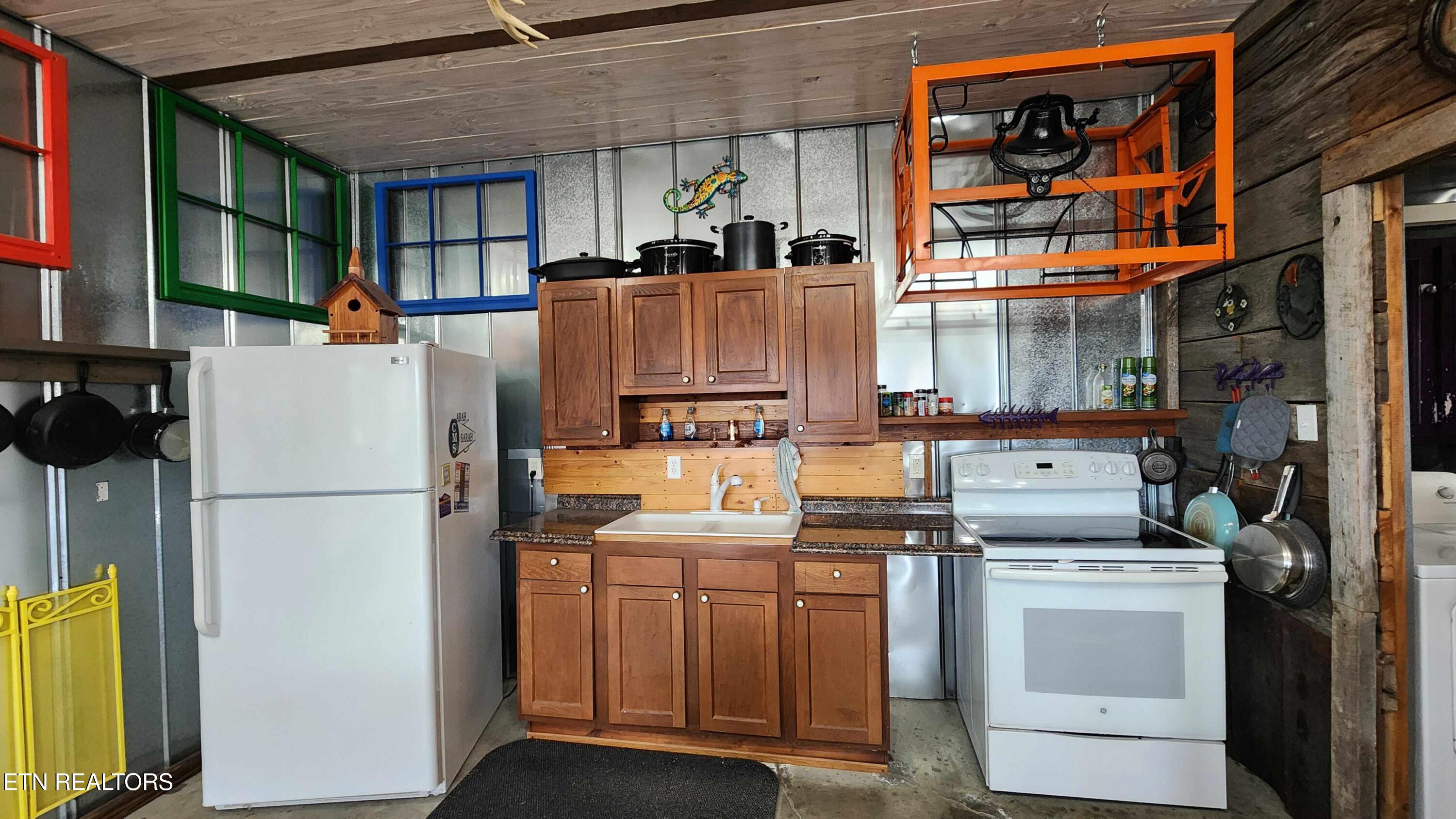 276 Schelley Road Gainesboro, TN 38562 - Photo 19 of 55 276 Schellley Road Gainsboro -- Kitchen