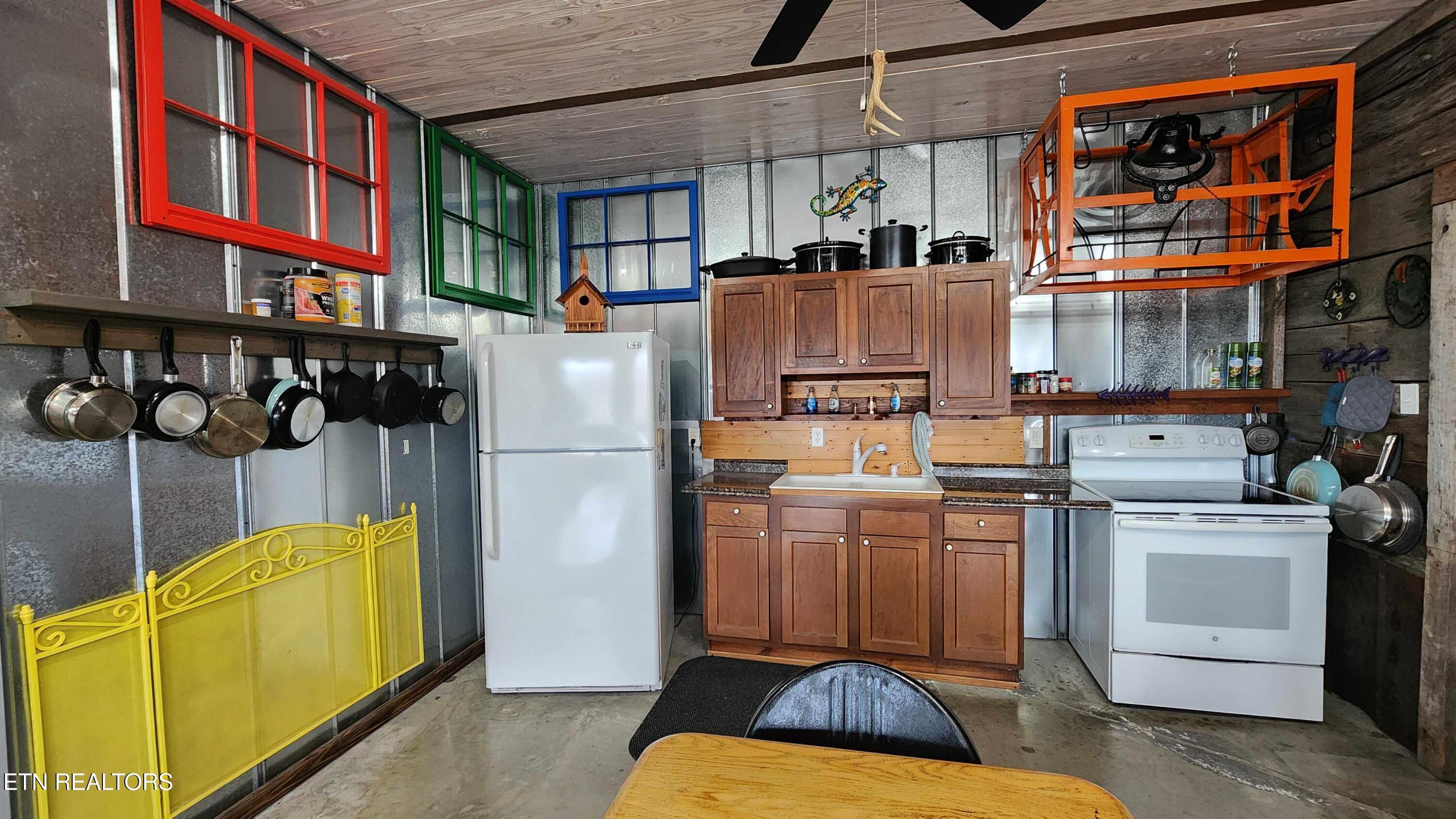 276 Schelley Road Gainesboro, TN 38562 - Photo 20 of 55 276 Schellley Road Gainsboro -- Kitchen