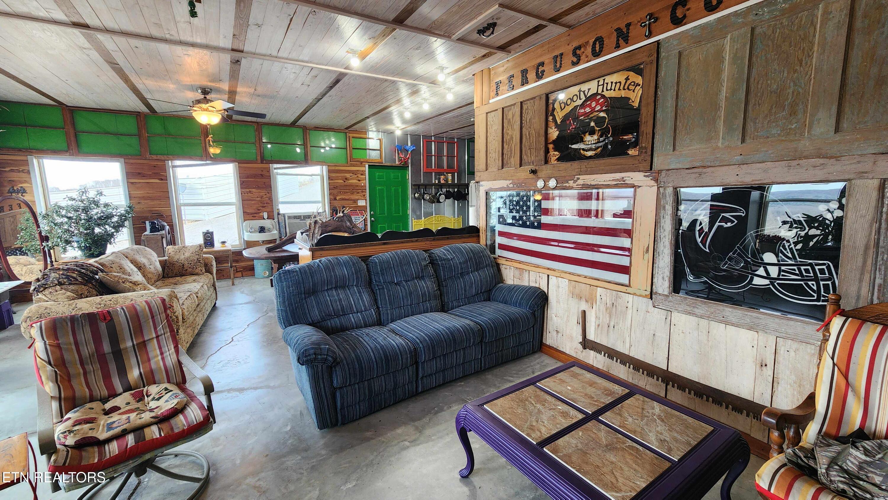 276 Schelley Road Gainesboro, TN 38562 - Photo 24 of 55 276 Schellley Road Gainsboro -- Living R