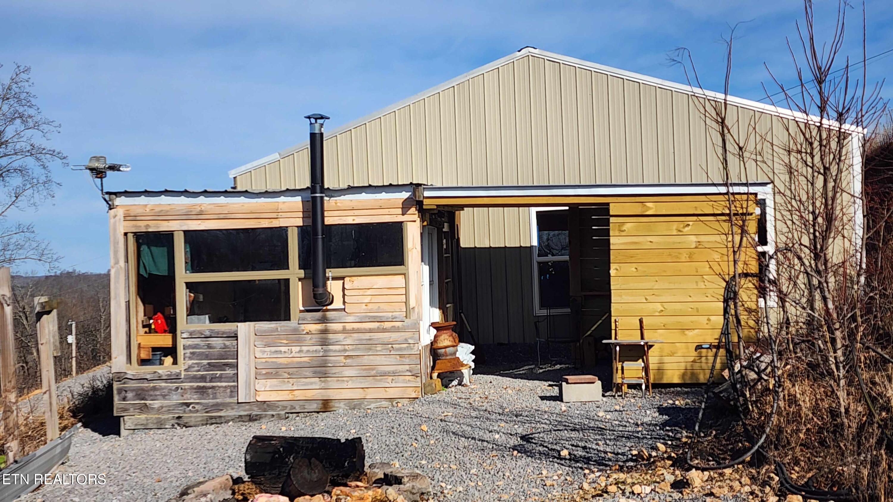 276 Schelley Road Gainesboro, TN 38562 - Photo 3 of 55 276 Schellley Road Gainsboro -- Back Vie