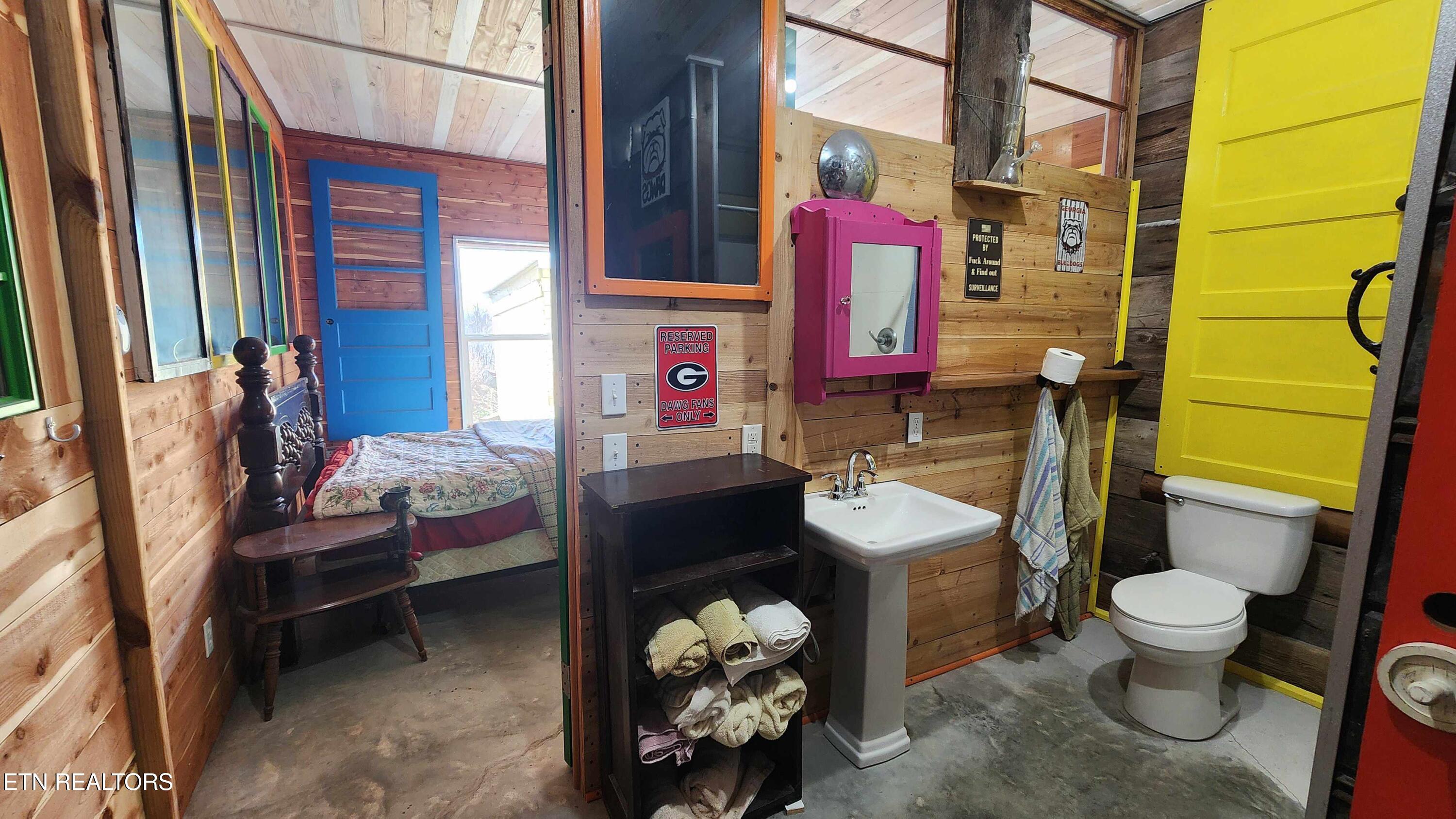 276 Schelley Road Gainesboro, TN 38562 - Photo 4 of 55 276 Schellley Road Gainsboro -- Bathroom