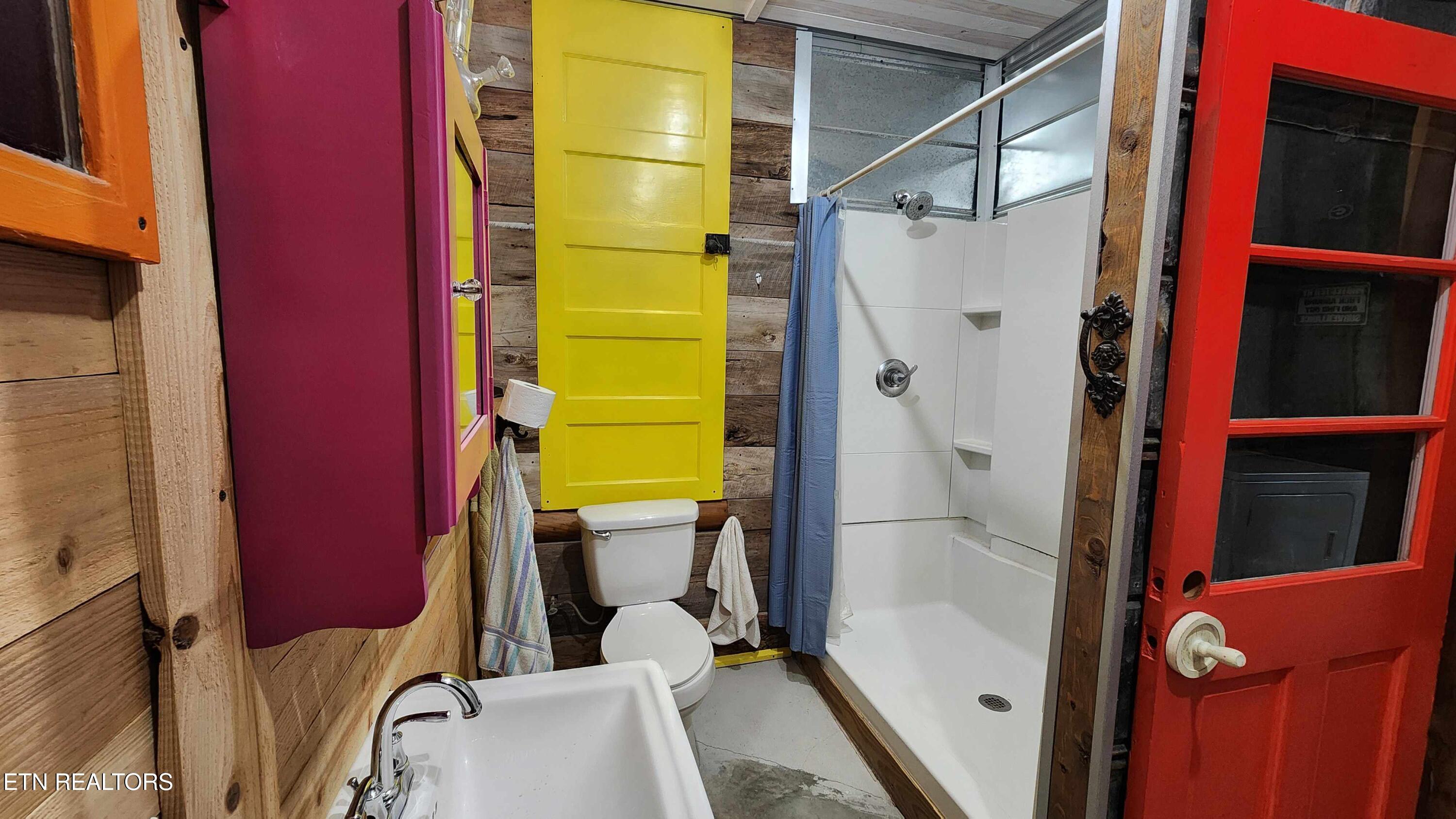 276 Schelley Road Gainesboro, TN 38562 - Photo 5 of 55 276 Schellley Road Gainsboro -- Bathroom