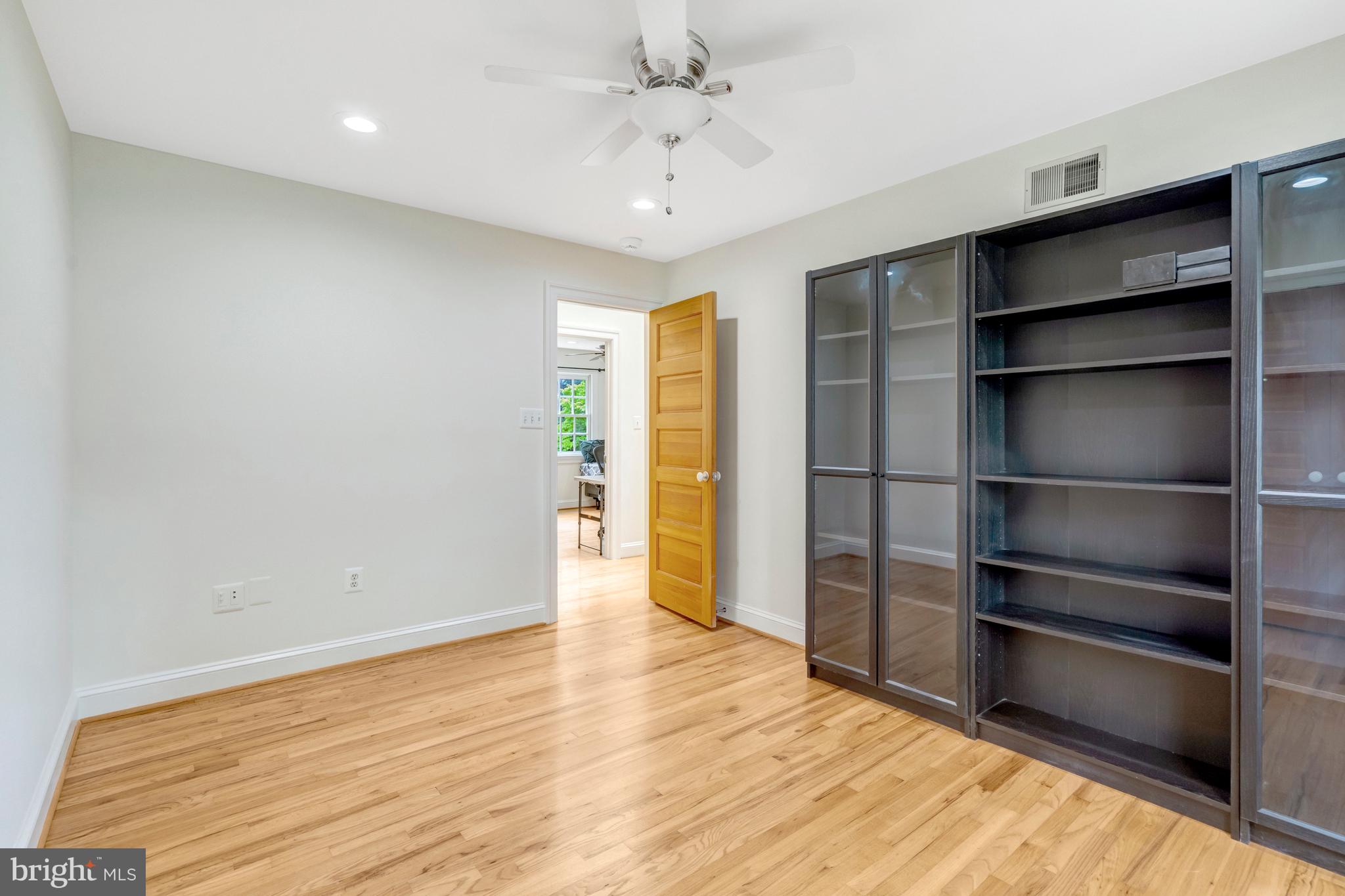 1301 Stone Meadow Way Vienna, VA 22182 - Photo 34 of 48