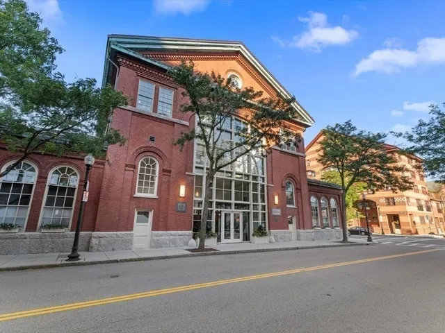 $640,000 | 106 13th Street, Unit 204, Boston, MA 02129
