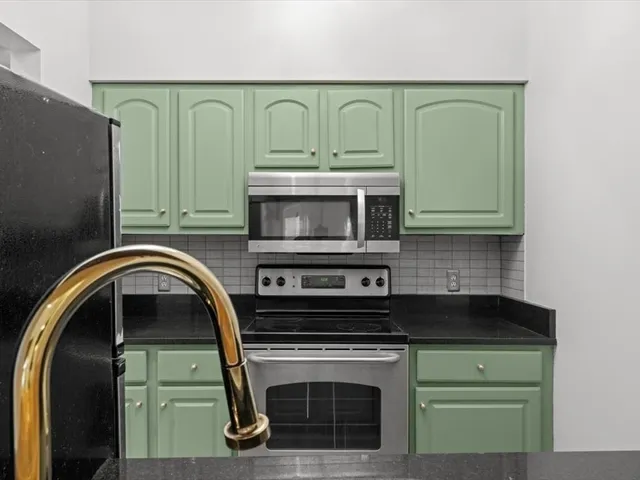 $640,000 | 106 13th Street, Unit 204, Boston, MA 02129