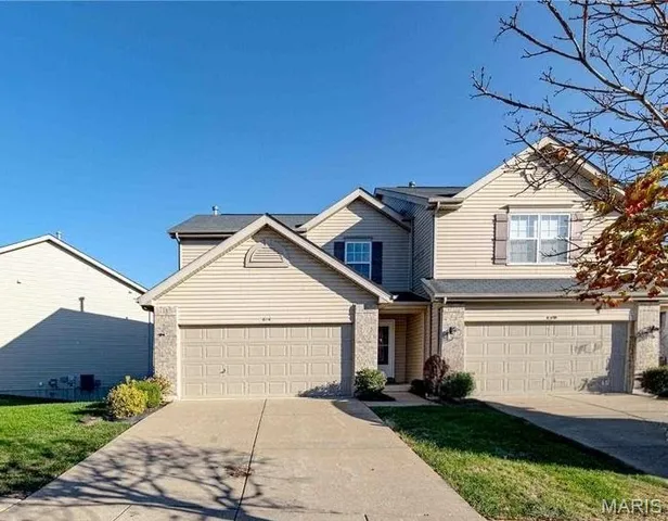 $287,500 | 618 Country Heights Drive, Lake St. Louis, MO 63367