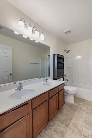 $287,500 | 618 Country Heights Drive, Lake St. Louis, MO 63367