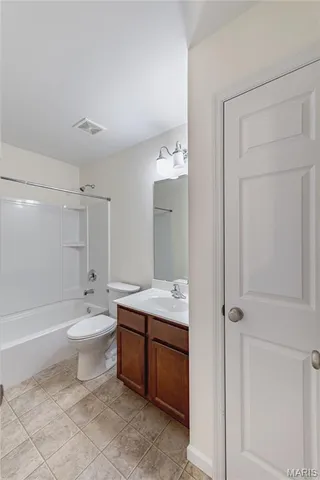 $287,500 | 618 Country Heights Drive, Lake St. Louis, MO 63367