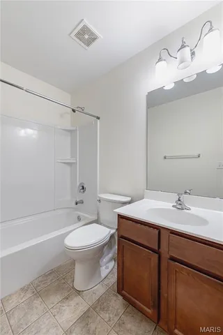 $287,500 | 618 Country Heights Drive, Lake St. Louis, MO 63367