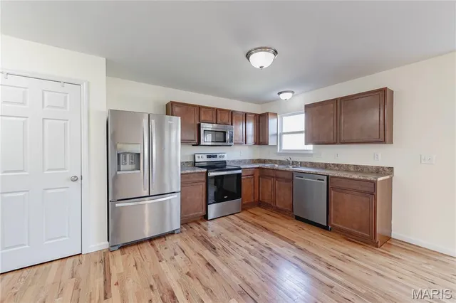 $287,500 | 618 Country Heights Drive, Lake St. Louis, MO 63367