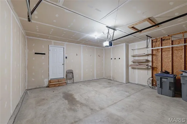 $287,500 | 618 Country Heights Drive, Lake St. Louis, MO 63367