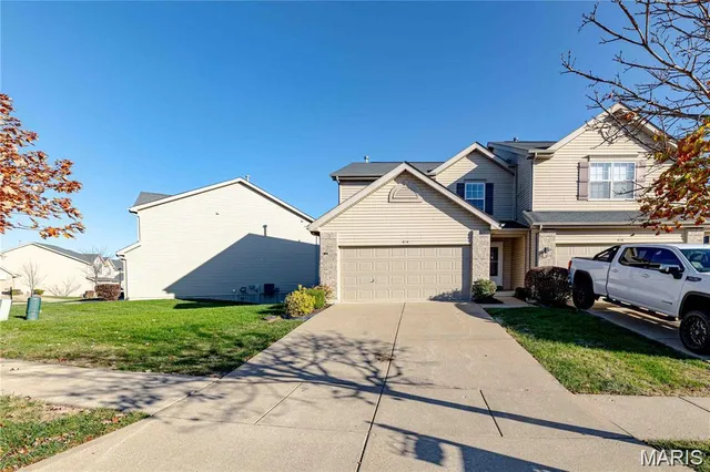 $287,500 | 618 Country Heights Drive, Lake St. Louis, MO 63367