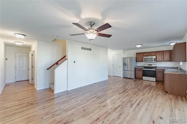 $287,500 | 618 Country Heights Drive, Lake St. Louis, MO 63367