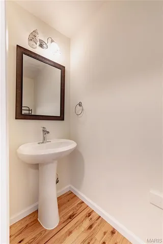 $287,500 | 618 Country Heights Drive, Lake St. Louis, MO 63367