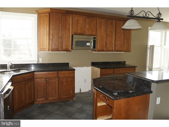 308 Nottingham Drive Spring City, PA 19475 - Photo 4 of 25 Gallery Image 4