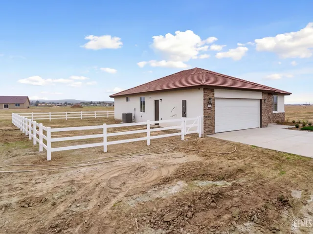 $495,000 | Undisclosed Address, Taft, CA 93268