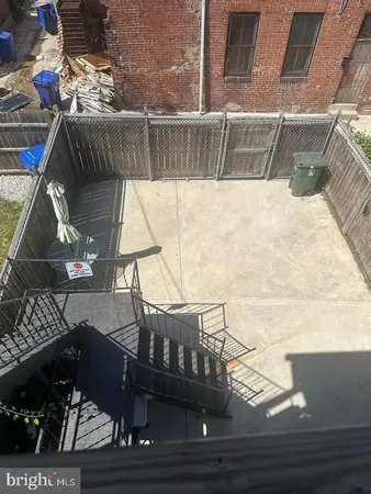a view of entryway and road