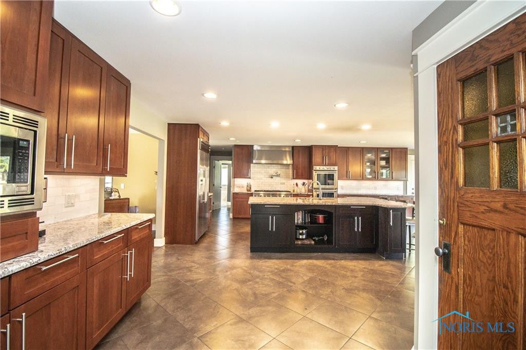 15502 Five Point Road Perrysburg, OH 43551 - Photo 16 of 49 Gallery Image 16