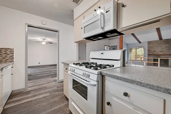 $2,295 | 6706 Kings Point, Austin, TX 78723