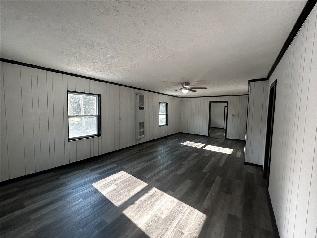 1905 65th Street Valley, AL 36854 - Photo 7 of 19 Living Room