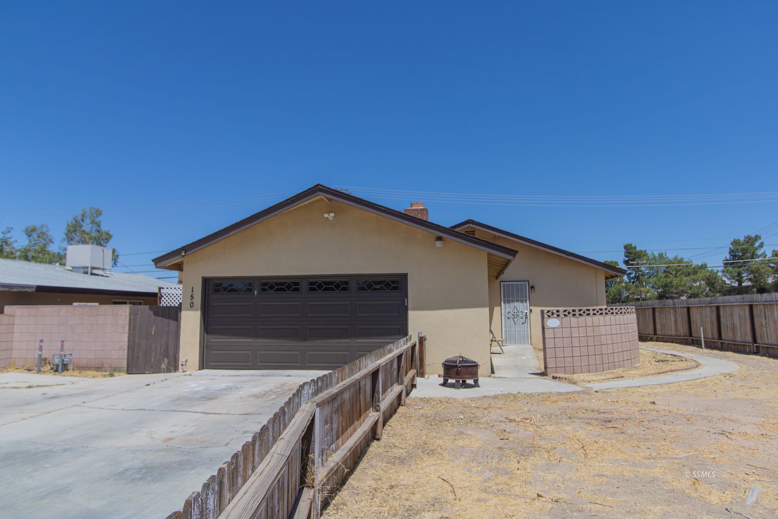 150 East Upjohn Avenue Ridgecrest, CA 93555 - Photo 2 of 34