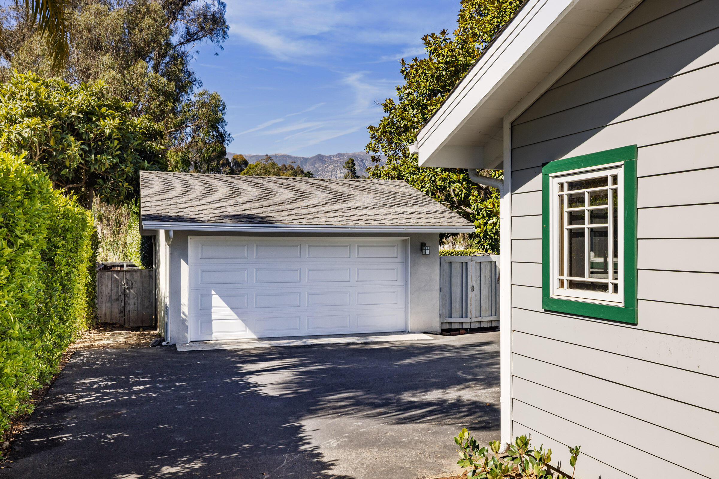 1114 Hill Road Montecito, CA 93108 - Photo 22 of 27 a front view of a house